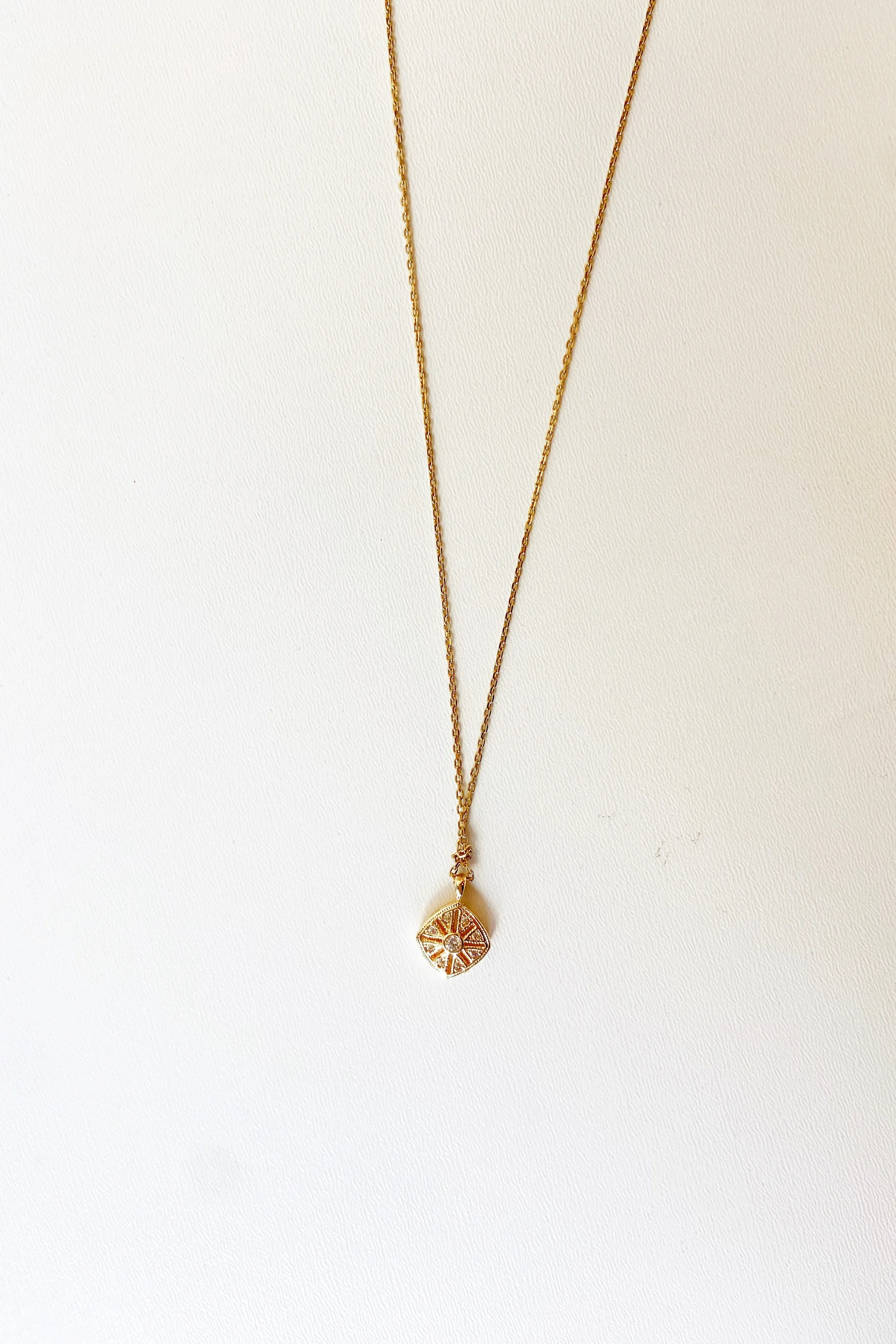 amelia crystal necklace