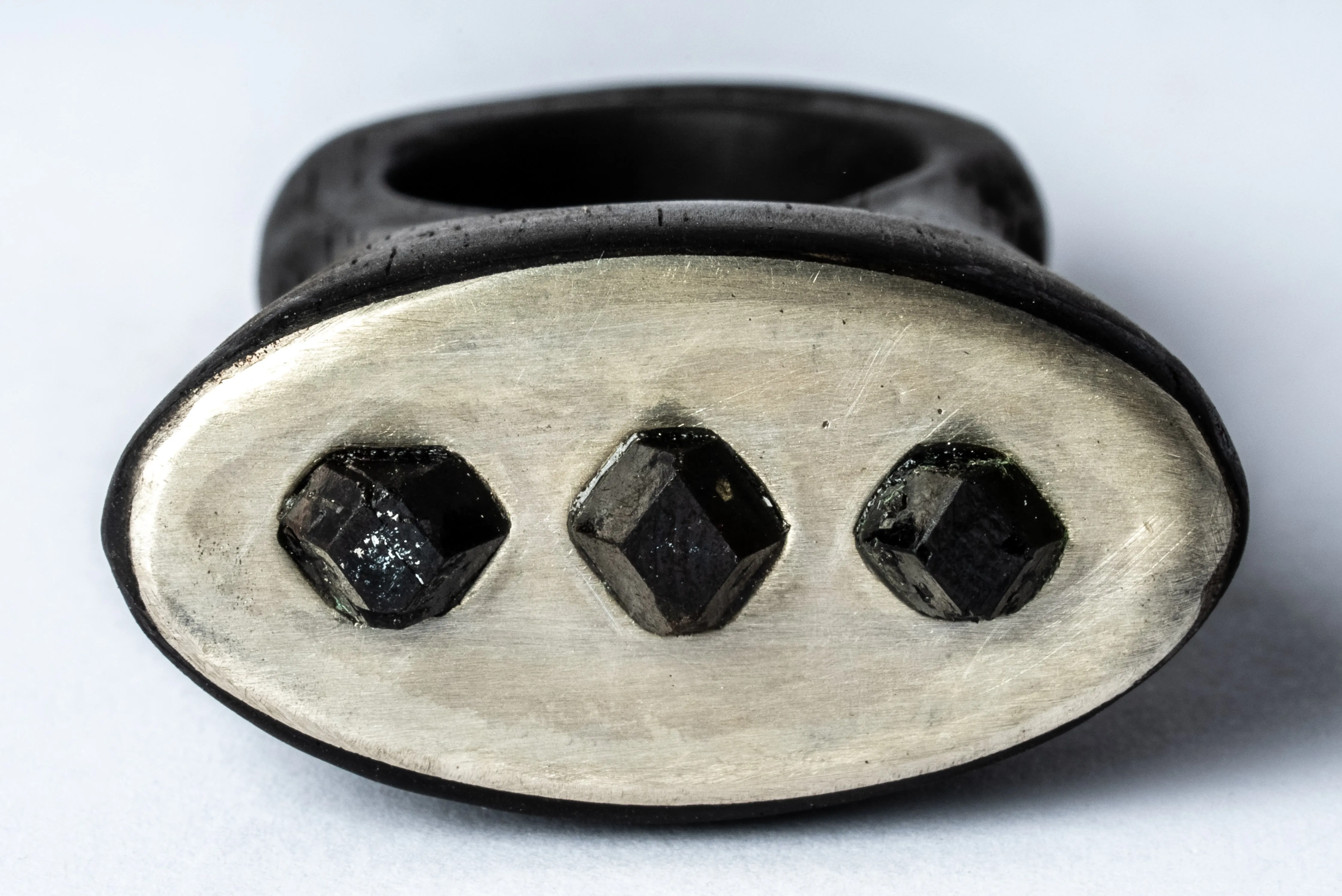 Giant Roman Ring (3-Stone, Garnet, KU MA GAR)