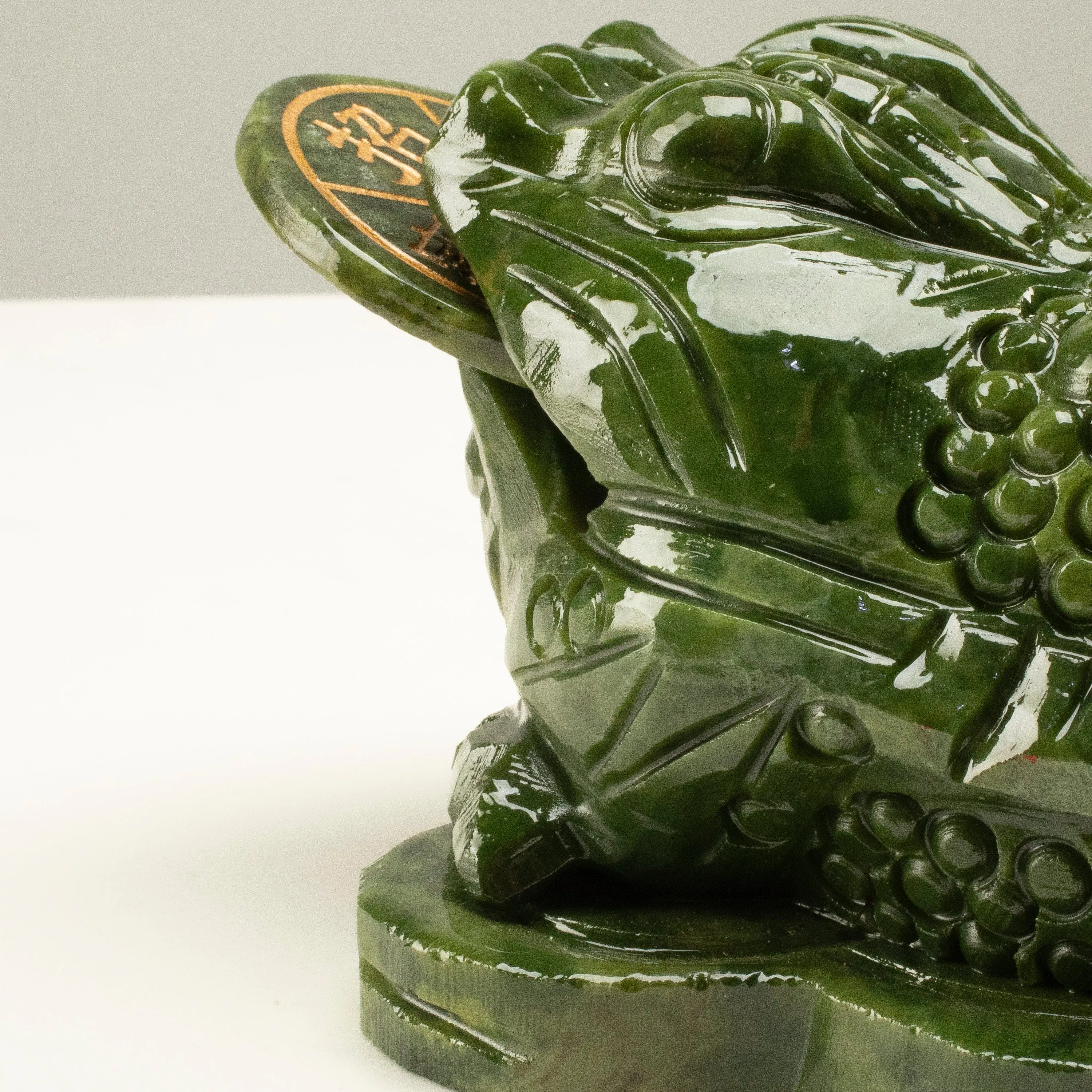 Lucky Toad Jade Crystal Carving - A Symbol of Financial Prosperity and Good Fortune