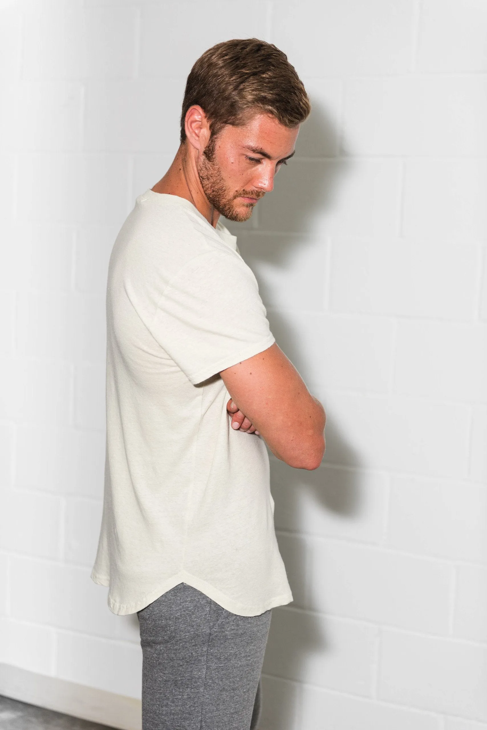 Men's Linen Blend Curved Bottom Crew Neck Tee