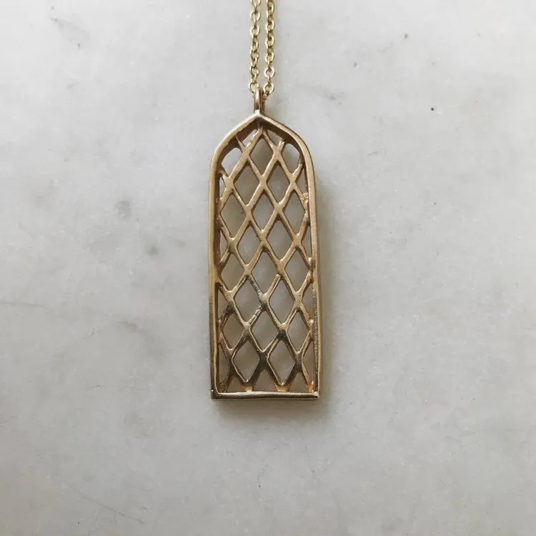 WINDOW PENDANT